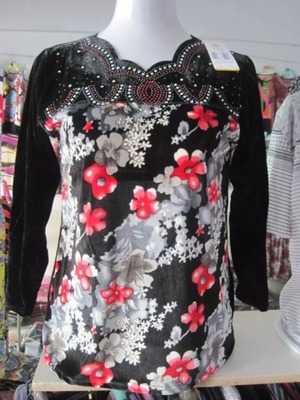 成都哪里有便宜的地?cái)偡b批發(fā) 適合地?cái)偤鹭浰ω浾逛N會(huì)o745ak4